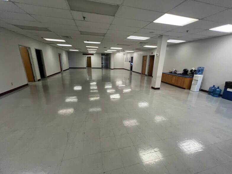 More Photos Of 1641 Thompson Rd, Hartselle Manufacturing For Lease