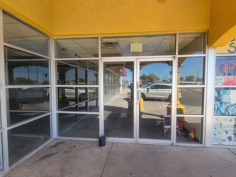 More Photos Of 361 S Lindsay Rd, Mesa Storefront For Lease