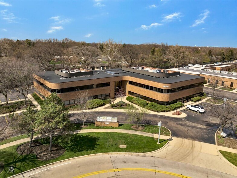 More Photos Of 1990 E Algonquin Rd, Schaumburg Office For Lease