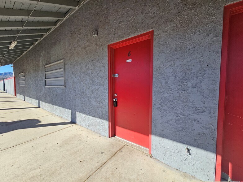 More Photos Of 2064 Plaza Dr, Bullhead City Flex For Lease