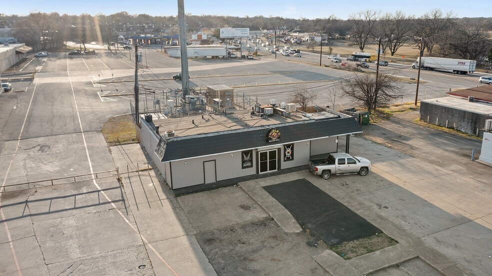 More Photos Of 5215 Singing Hills Dr, Dallas Restaurant For Sale