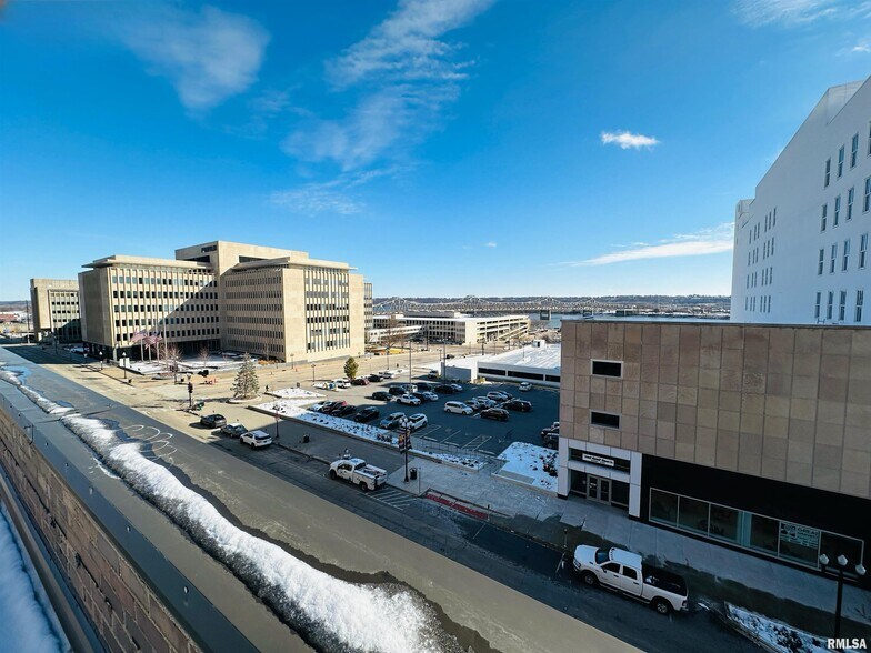 More Photos Of 113 SW Adams St, Peoria Office For Sale