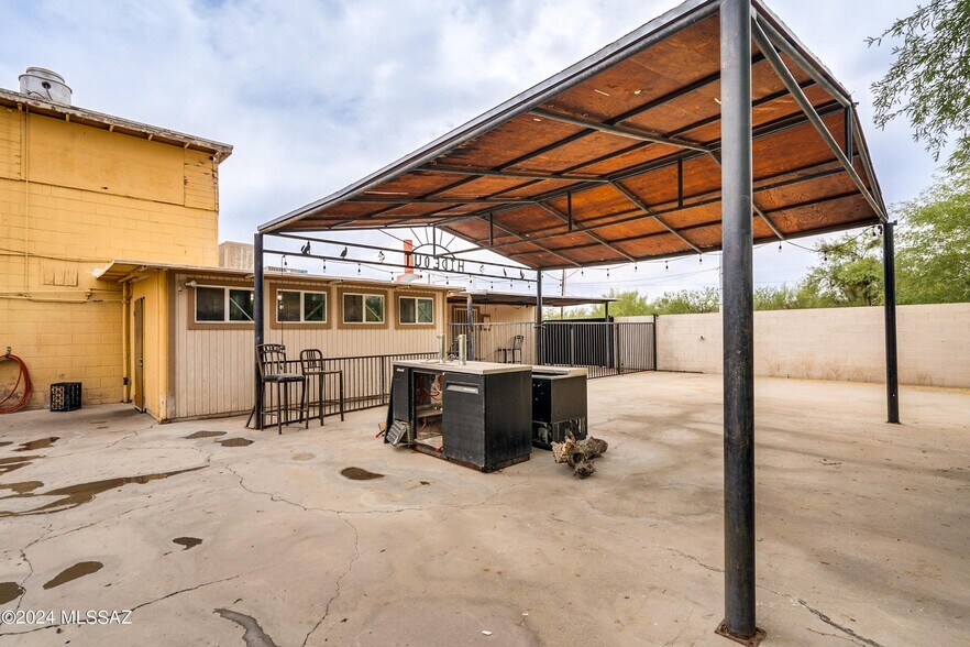 More Photos Of 3000 S Mission Rd, Tucson Storefront Retail Residential For Sale