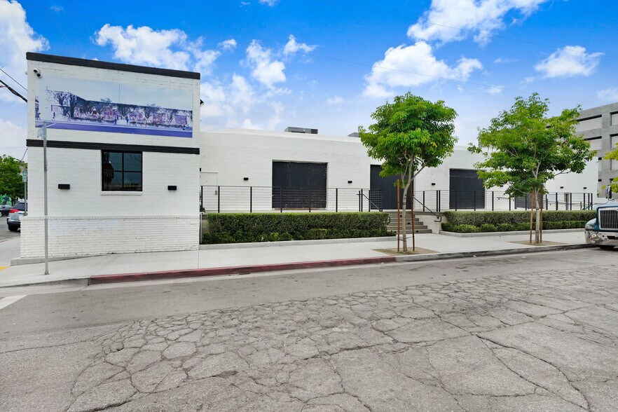 More Photos Of 718-726 Mateo St, Los Angeles Storefront Retail Office For Lease