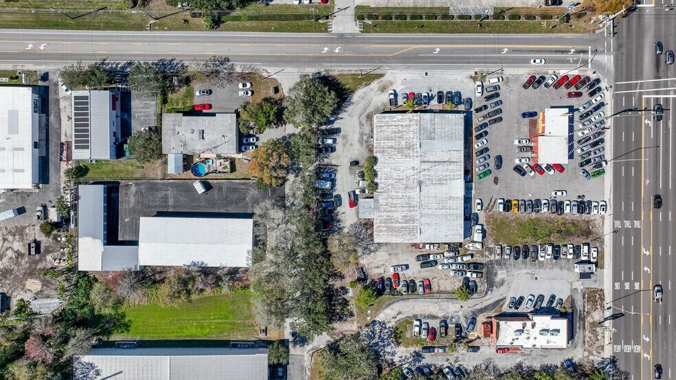 More Photos Of 3945 Sawyer Rd, Sarasota Self Storage For Sale