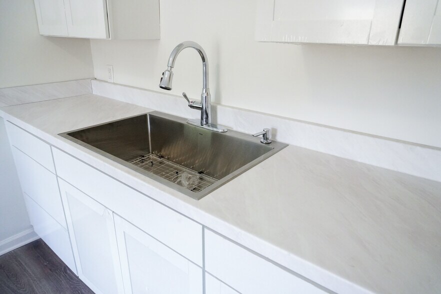 More Photos Of 3612 Park Ave, Memphis General Retail For Sale