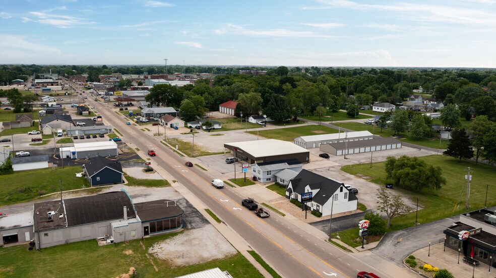 More Photos Of 902 W Union Ave, Litchfield Office For Sale