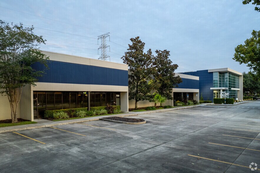 More Photos Of 7300-7356 Greenbriar Pky, Orlando Unknown For Lease