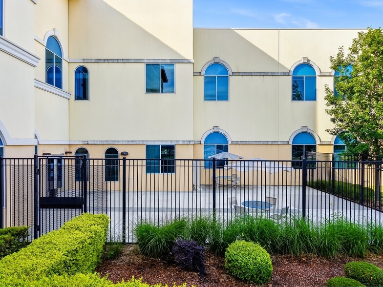 More Photos Of 1340 Empire Central Dr, Dallas Rehabilitation Center For Lease