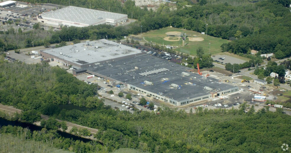 More Photos Of 210-240 Rustcraft Rd, Dedham Warehouse For Lease