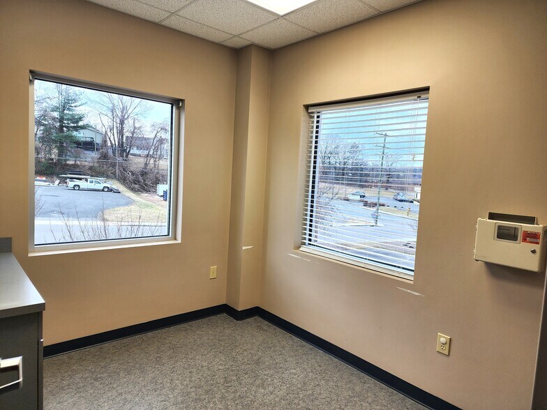 More Photos Of 436 Hadley St, Mount Airy Healthcare For Sale