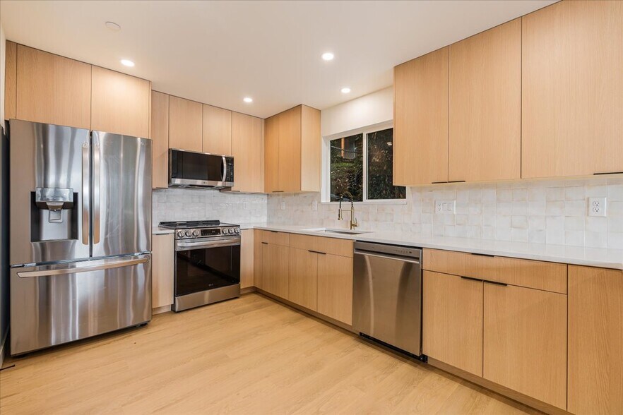 More Photos Of 520 Columbia St, Cathlamet Apartments For Sale
