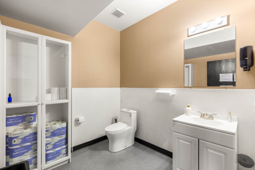 More Photos Of 4570 Donovan Way, North Las Vegas Light Distribution For Sale