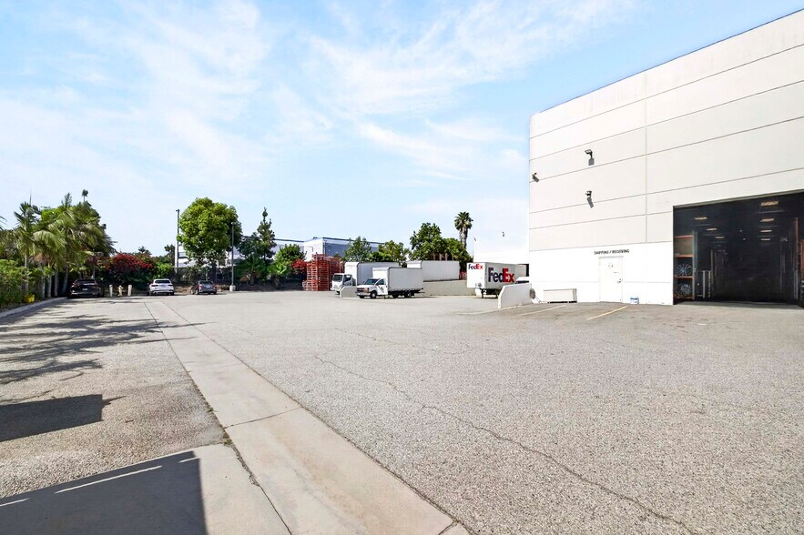 More Photos Of 13875 Live Oak Ave, Irwindale Warehouse For Sale