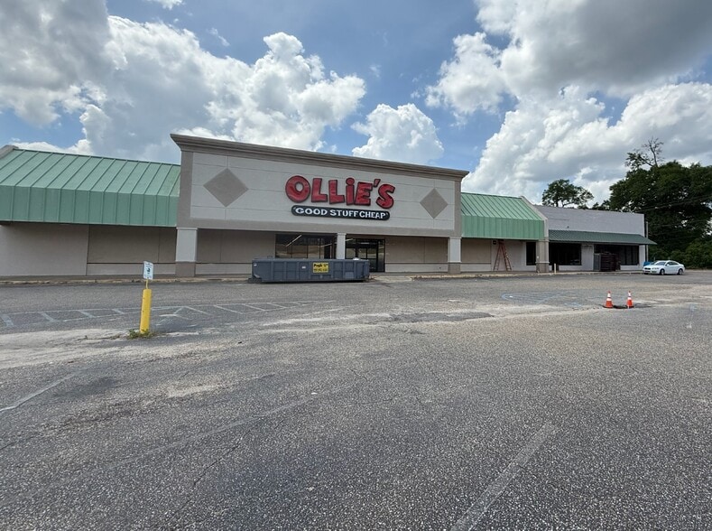 Primary Photo Of 100 Westgate Plz, Andalusia General Retail For Lease