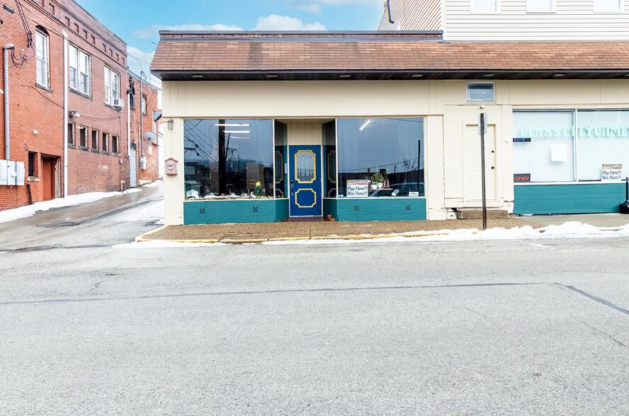 More Photos Of 212 S 4th St, Jeannette General Retail For Lease