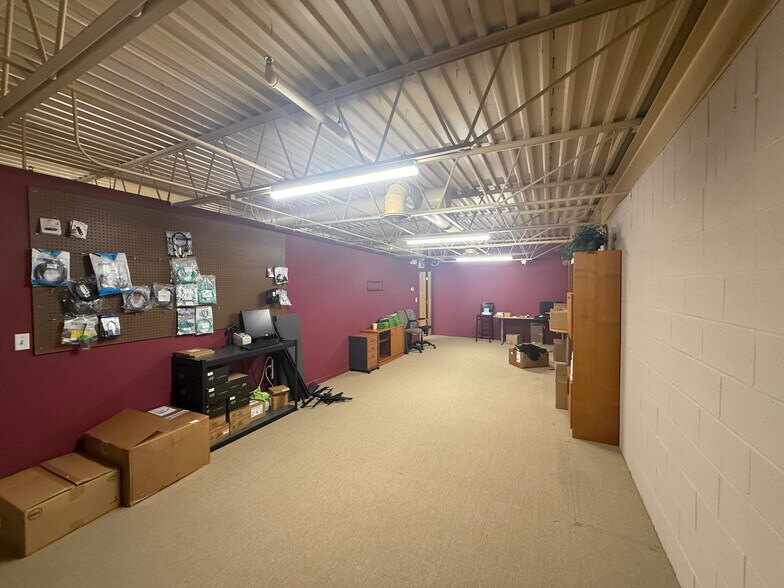 More Photos Of 141-161 Covington Dr, Bloomingdale Light Manufacturing For Lease