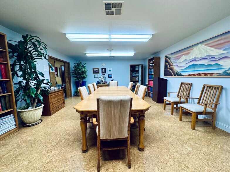 More Photos Of 2036 Railroad Ave, Redding Office For Sale
