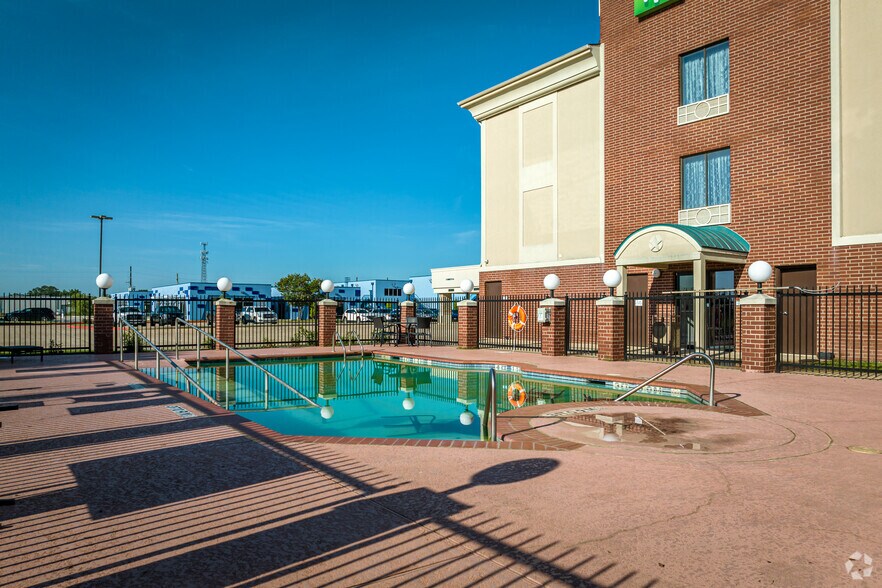 More Photos Of 31380 FM 2920 Rd, Waller Hotel For Sale