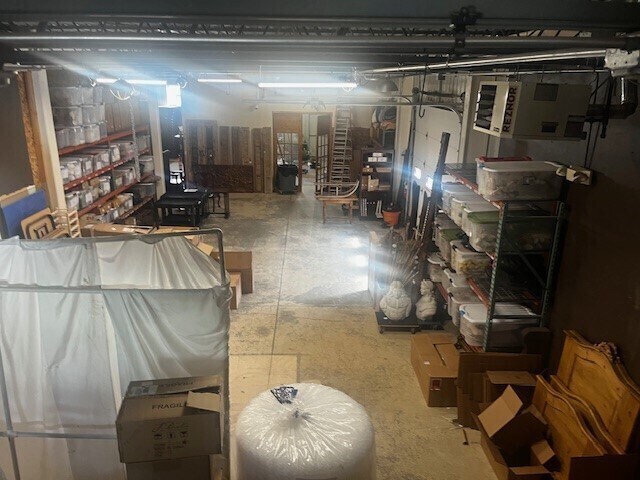 More Photos Of 114 Homestead Rd, Evergreen Showroom For Sale