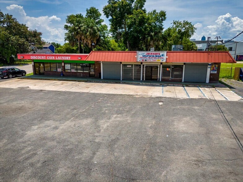More Photos Of 20 E 9th St, Jacksonville Freestanding For Lease