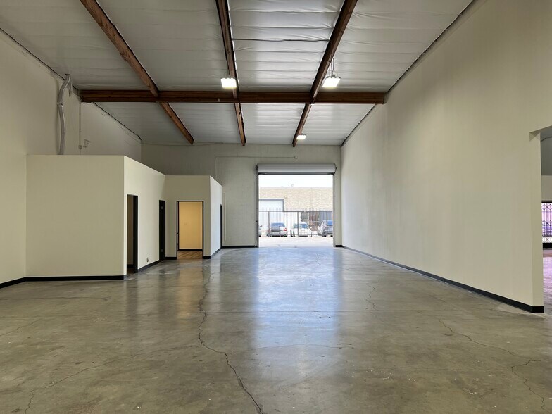 More Photos Of 400 W Redondo Beach Blvd, Gardena Warehouse For Lease