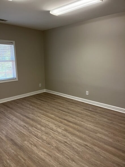 More Photos Of 106 Colony Park Dr, Cumming Office Residential For Lease