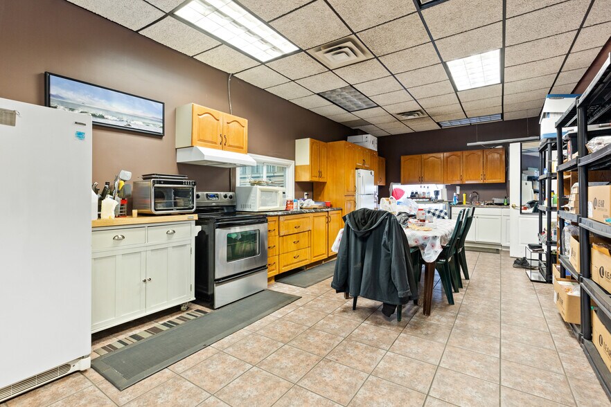 More Photos Of 1725 Rossi Dr, Tecumseh Distribution For Sale