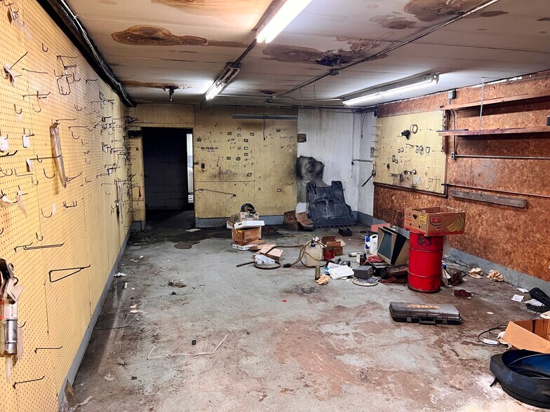 More Photos Of 22 Washington St, Brainerd Auto Dealership For Sale