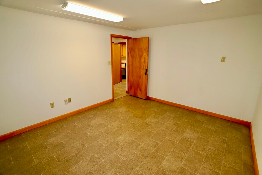 More Photos Of 41 Highland Ave, Newport Warehouse For Sale