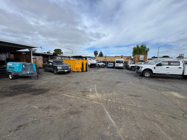 More Photos Of 540 Veterans Blvd, Redwood City Truck Terminal For Lease