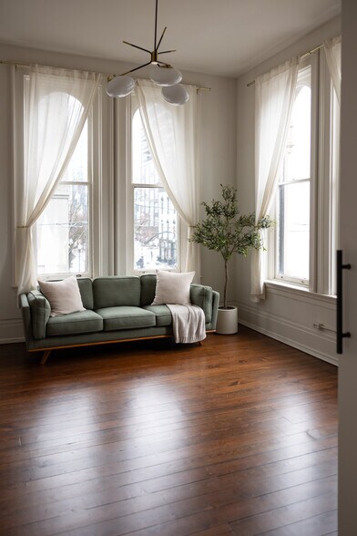 More Photos Of 401-403 Scott Blvd, Covington Storefront Retail Residential For Lease