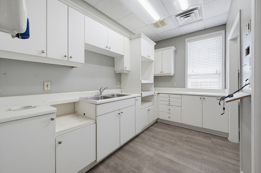 More Photos Of 129 Marble Mill Rd, Marietta Medical For Sale