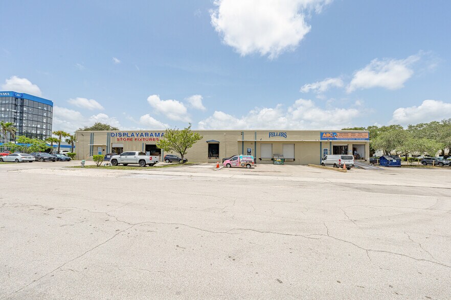 More Photos Of 4000 N 28th Ter, Hollywood Warehouse For Lease