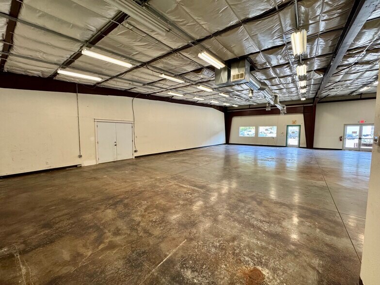 More Photos Of 80 Country Club Dr, Willow Creek General Retail For Lease