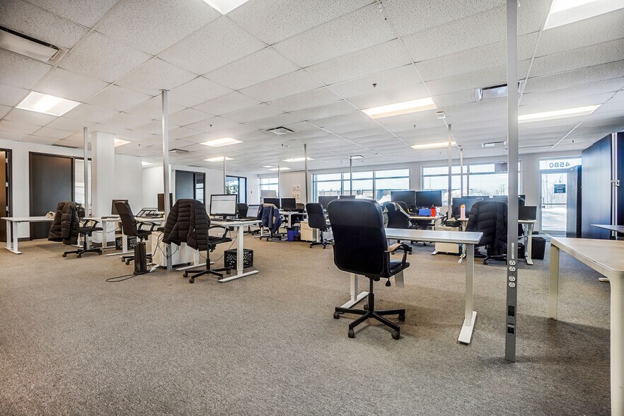 More Photos Of 4580-4610 Hickmore, Montréal Industrial For Lease