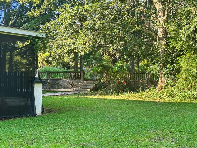 More Photos Of 1505 S Hwy 95A, Cantonment Freestanding For Sale