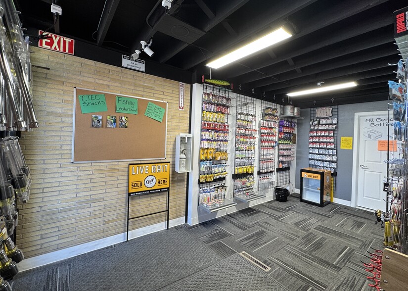 More Photos Of 121 S State St, Belvidere Flex For Sale