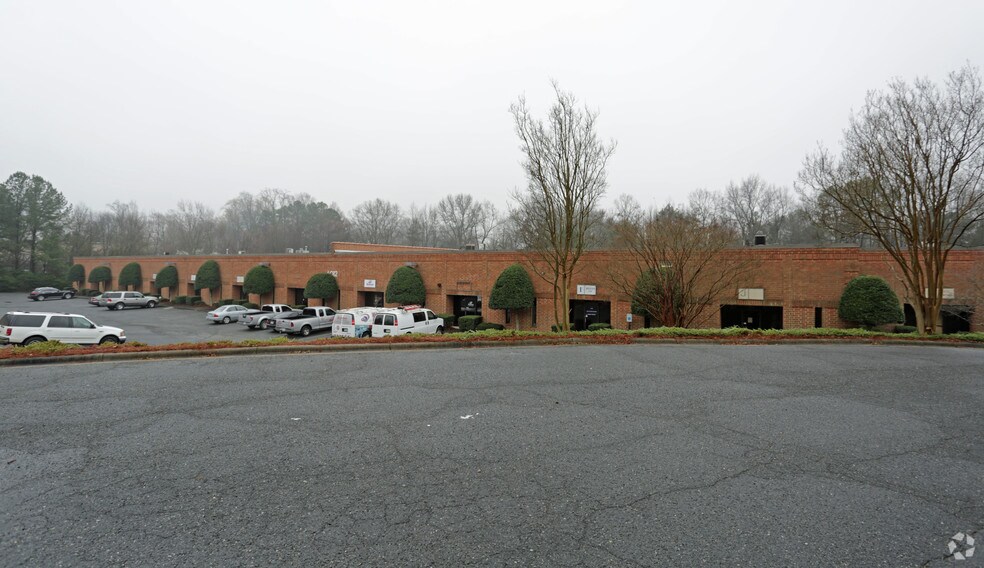 More Photos Of 6012 Old Pineville Rd, Charlotte Light Distribution For Lease
