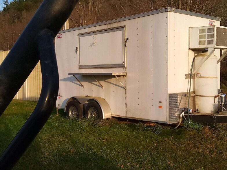 More Photos Of 224 Michael Ln, New Berlin Racetrack For Sale