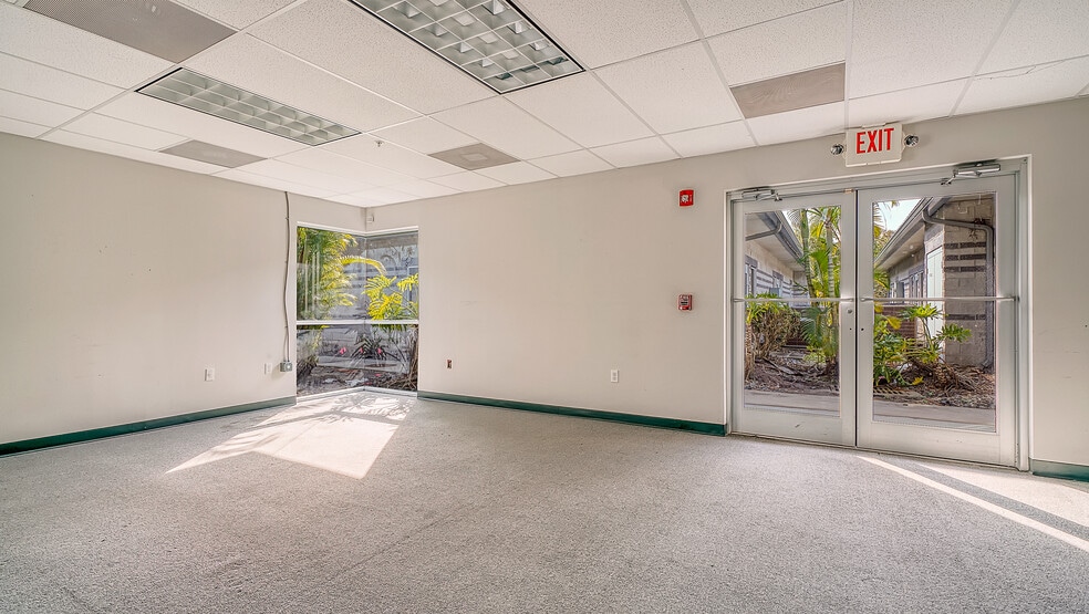 More Photos Of 7316-7320 Delainey Ct E, Sarasota Office Residential For Sale