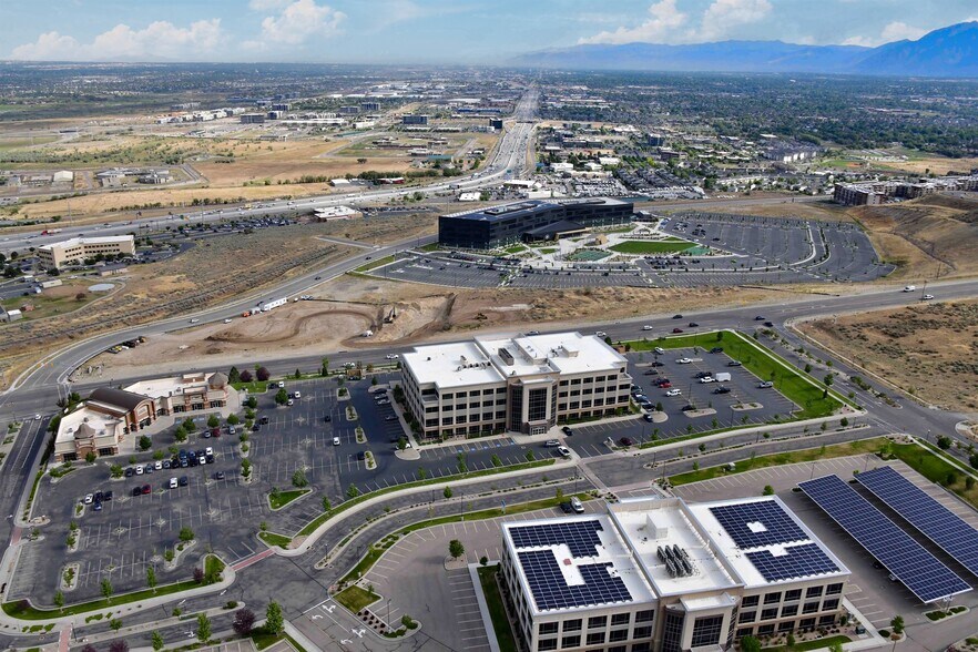 More Photos Of 25 E Scenic Pointe Dr, Draper Office For Lease