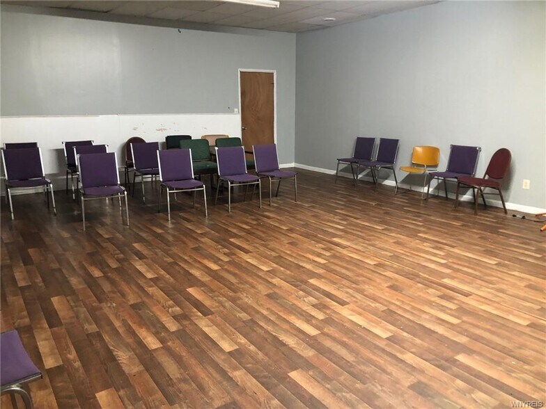 More Photos Of 2637 Main St, Buffalo Freestanding For Sale