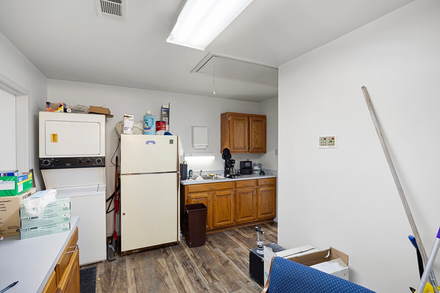 More Photos Of 1501 W C St, Russellville Healthcare For Sale