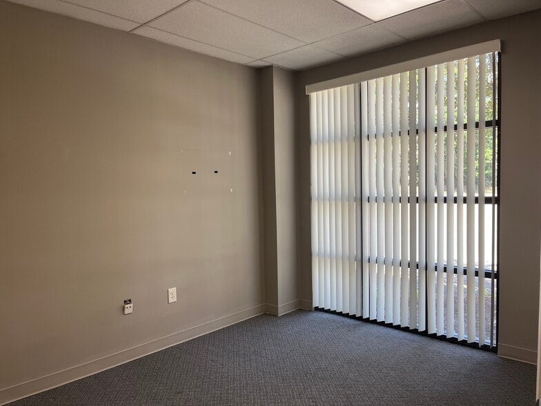 More Photos Of 514 Teague St, Greensboro Unknown For Lease
