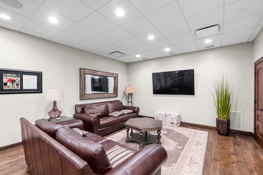 More Photos Of 9735 Industrial Dr, Bridgeview Light Distribution For Sale