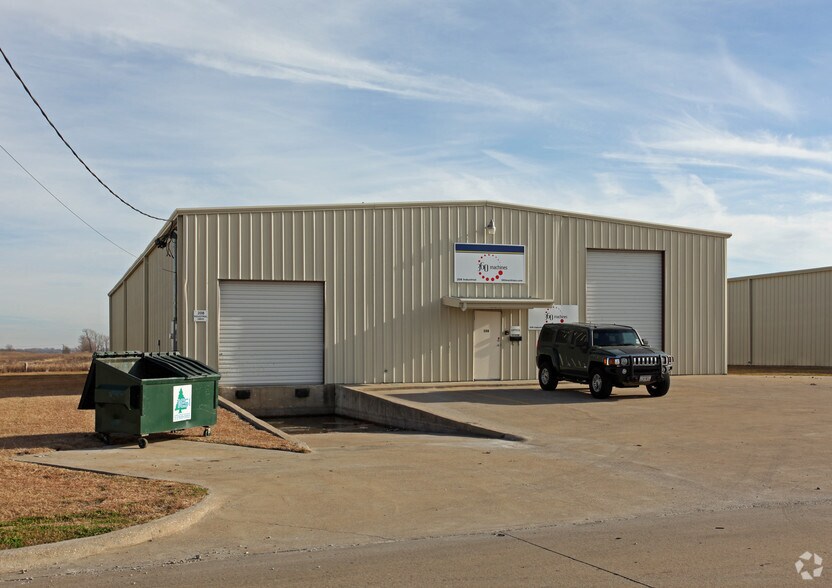 More Photos Of 208 Industrial Dr, Forney Warehouse For Lease