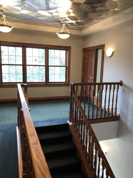 More Photos Of 19 Crossroads Ct, Delafield Office For Lease