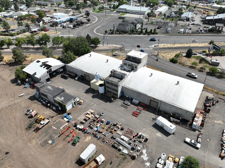 More Photos Of 1621 N Spruce St, La Grande Manufacturing For Sale