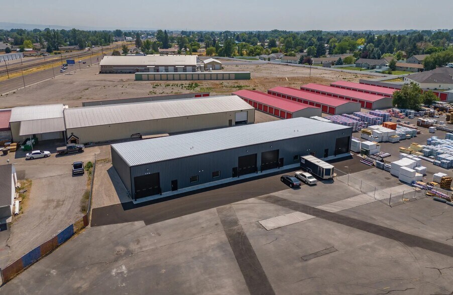 More Photos Of 560 N State St, Shelley Warehouse For Lease